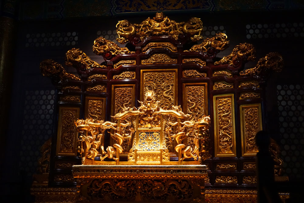 黄小明大师经典作品《乾隆宝座》应邀作为中国博物馆镇馆之宝1